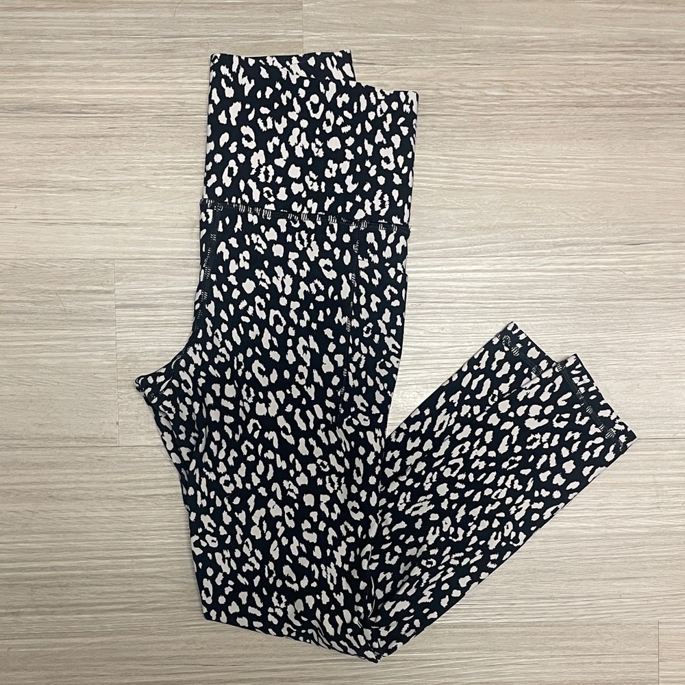 Athleta Black and White Leopard Print Leggings-XS
